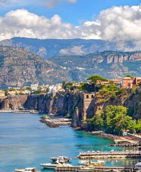 La Penisola Sorrentina, tra paesaggi mozzafiato e profumi mediterranei
